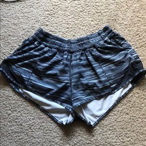 Lululemon Hotty Hot Shorts 2.5 in